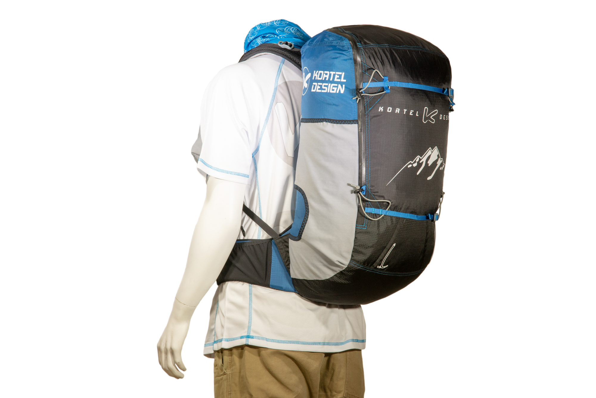 Many side-pockets accessible while walking