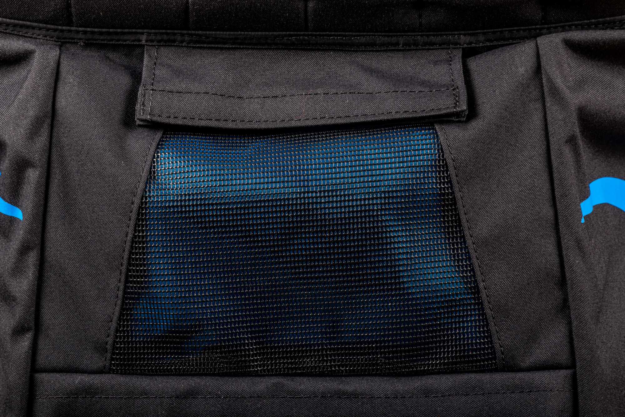 Frontal air scoop