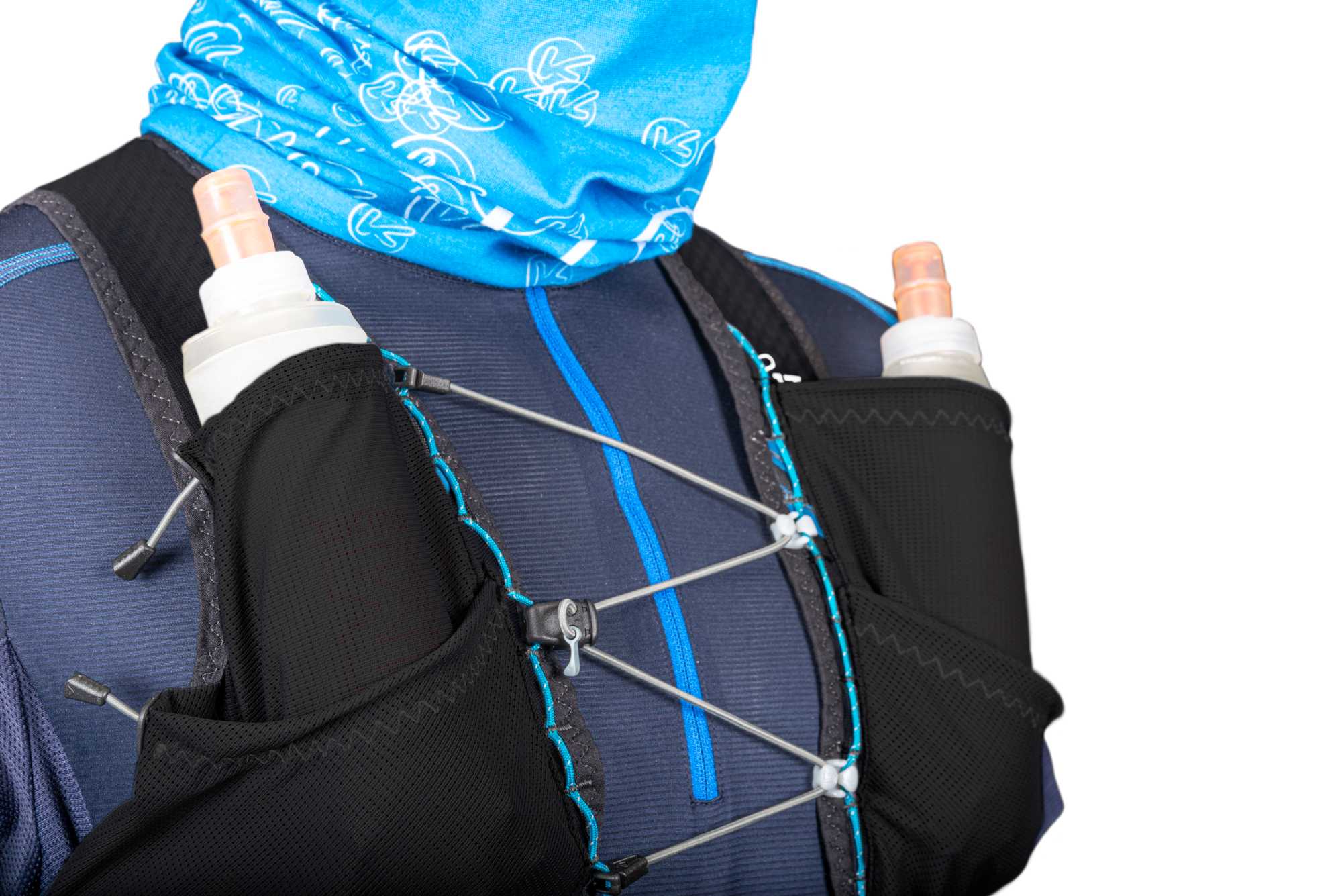 Mesh pockets on the shoulder straps